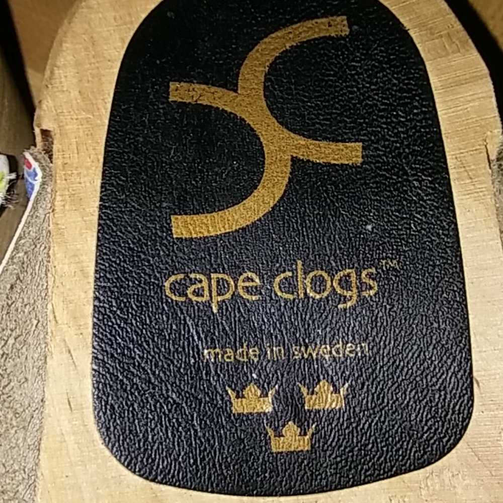 Cape Clogs Women's Puzzle Piece Clogs View 4